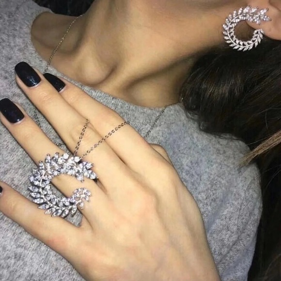 New Women’s Luxury Diamond Necklace - Picture 3 of 5